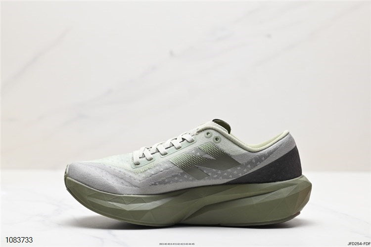 New Balance FuelCell Supercomp Trainer V
