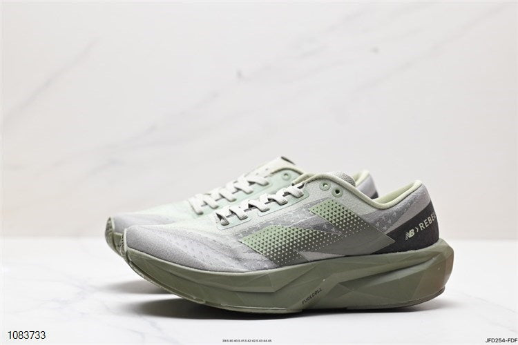 New Balance FuelCell Supercomp Trainer V