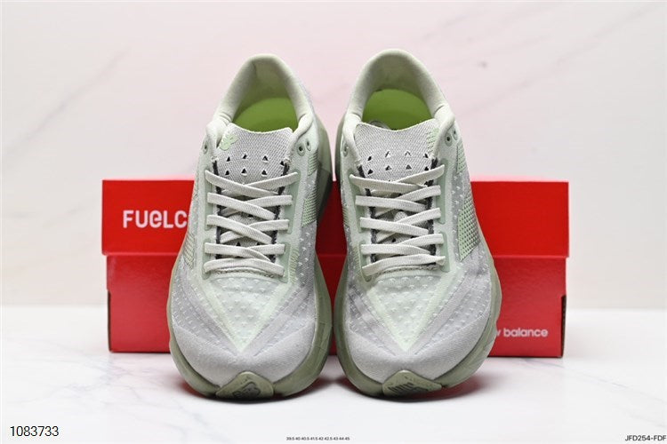 New Balance FuelCell Supercomp Trainer V