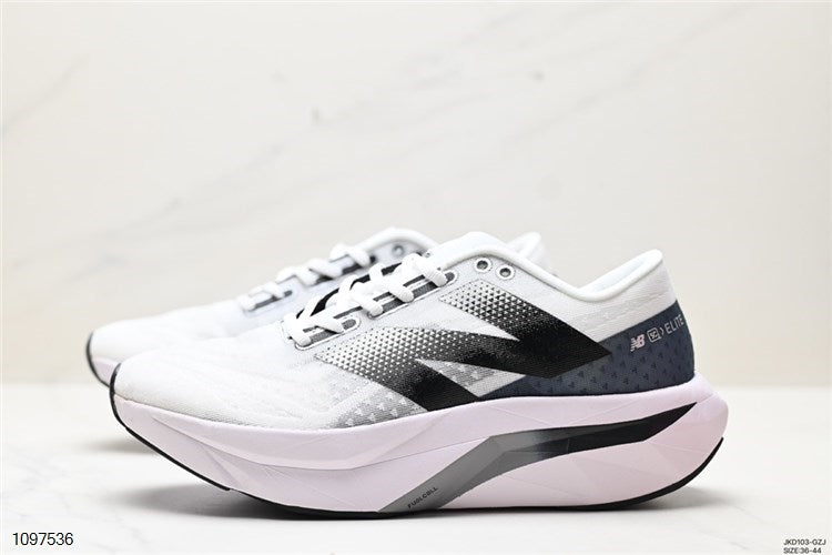 New Balance FuelCell Supercomp Trainer V
