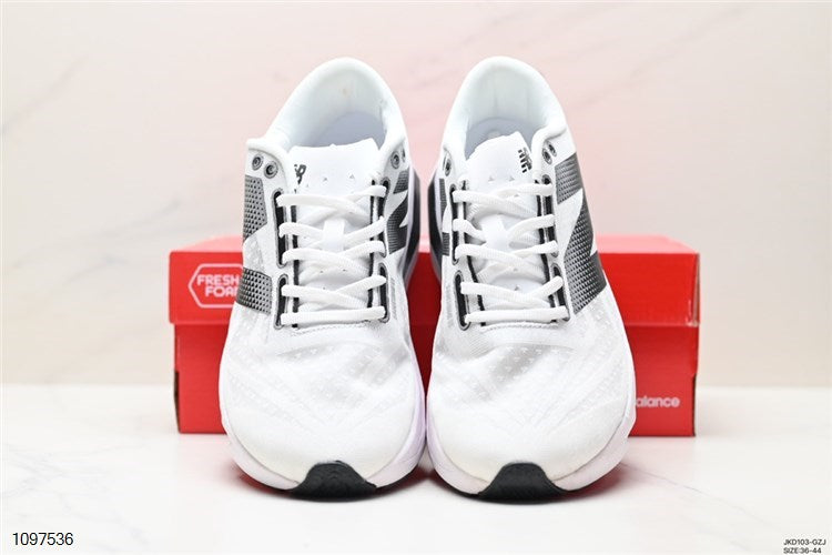 New Balance FuelCell Supercomp Trainer V