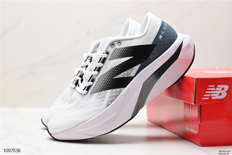 New Balance FuelCell Supercomp Trainer V