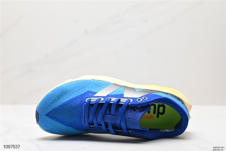 New Balance FuelCell Supercomp Trainer V
