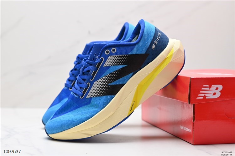 New Balance FuelCell Supercomp Trainer V