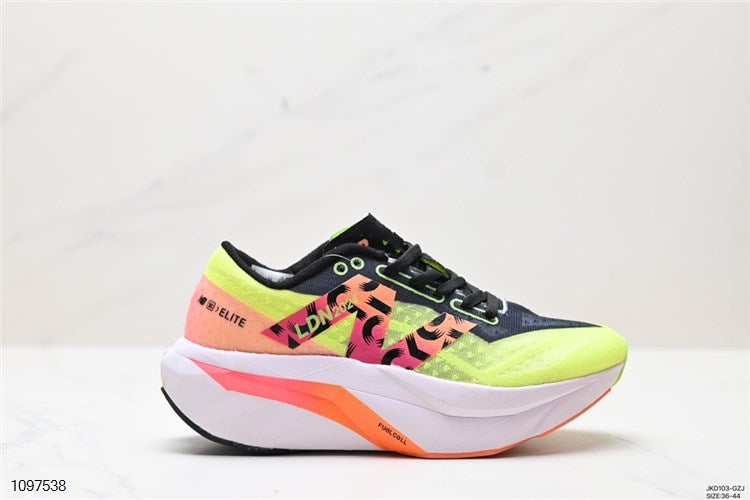 New Balance FuelCell Supercomp Trainer V