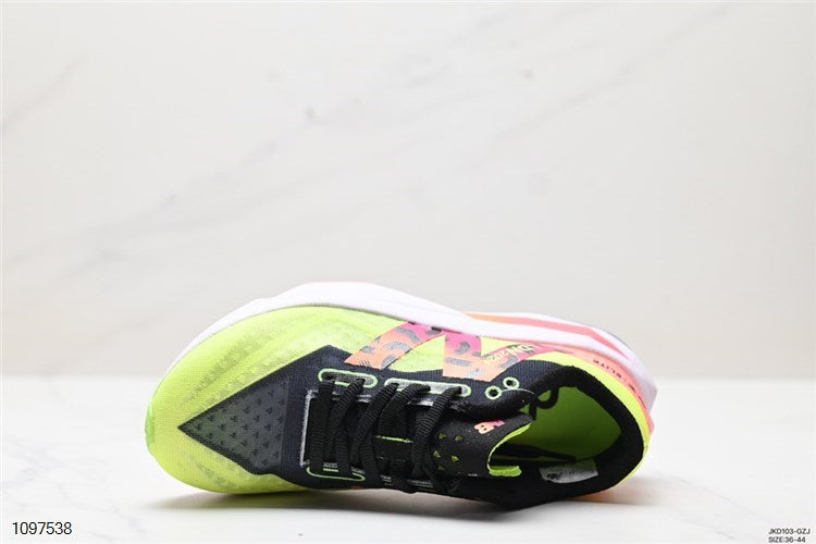 New Balance FuelCell Supercomp Trainer V