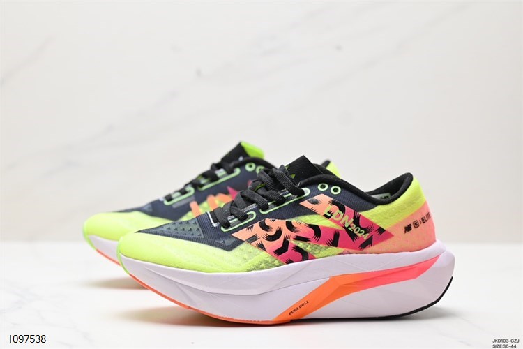 New Balance FuelCell Supercomp Trainer V