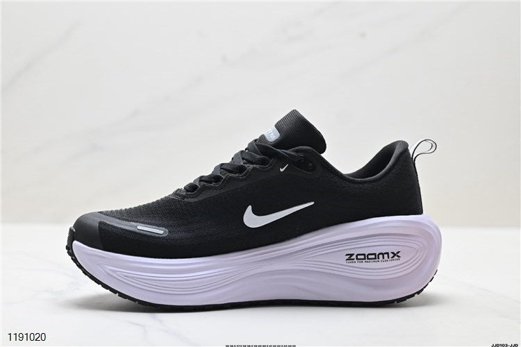 Nike Performance VOMERO PLUS