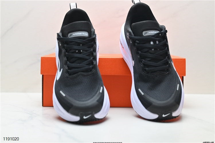Nike Performance VOMERO PLUS