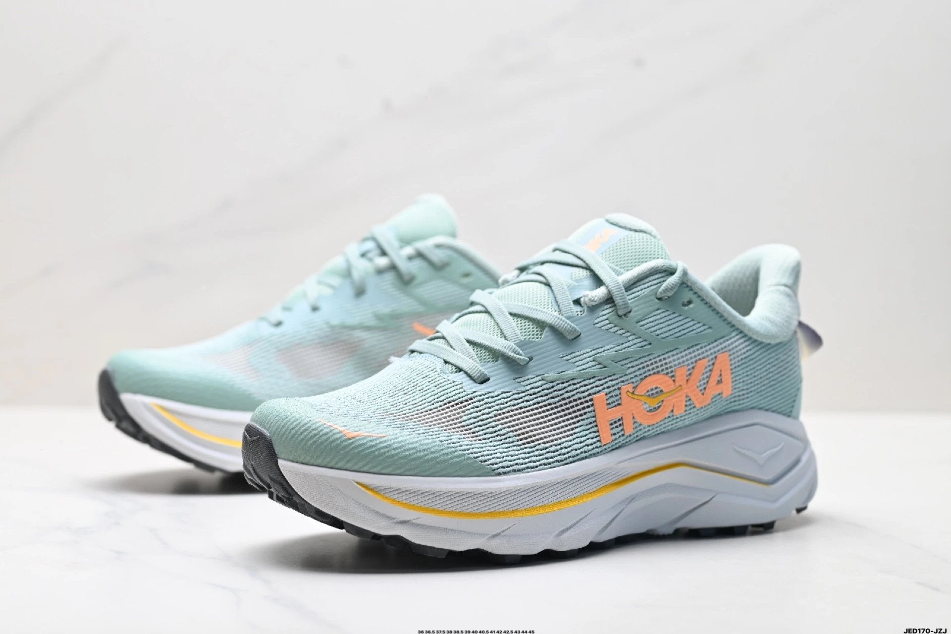 Hoka Challenger 8