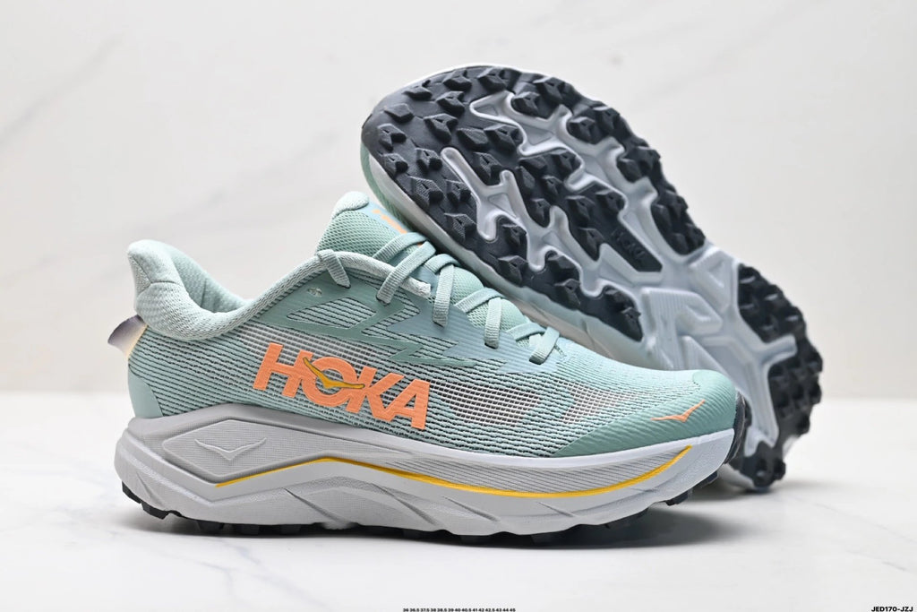 Hoka Challenger 8