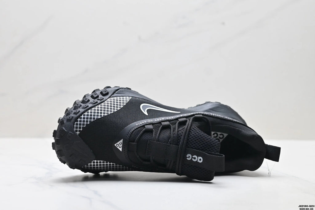 NIKE ACG Mountain Fly Low GTX SE