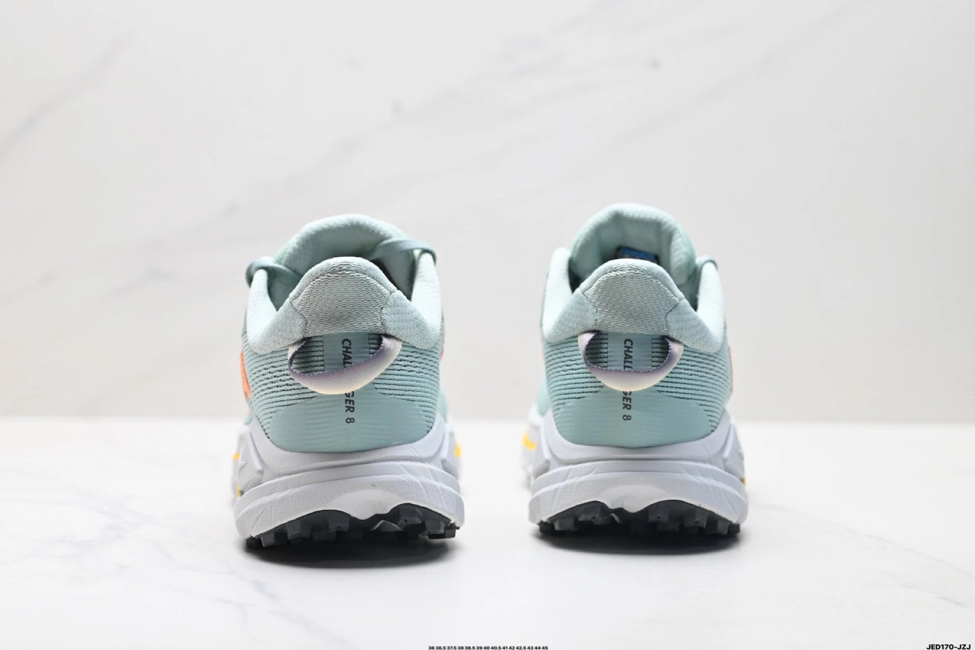 Hoka Challenger 8