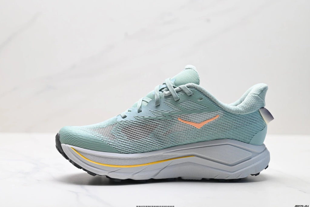 Hoka Challenger 8