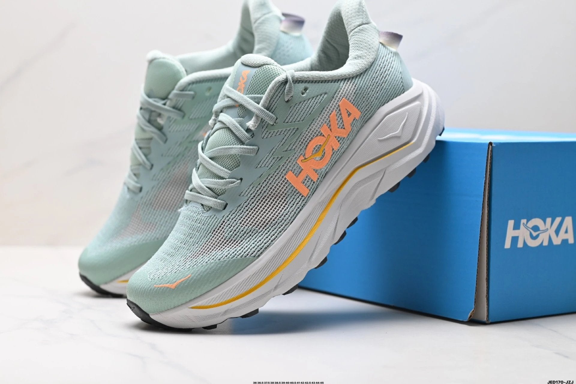 Hoka Challenger 8