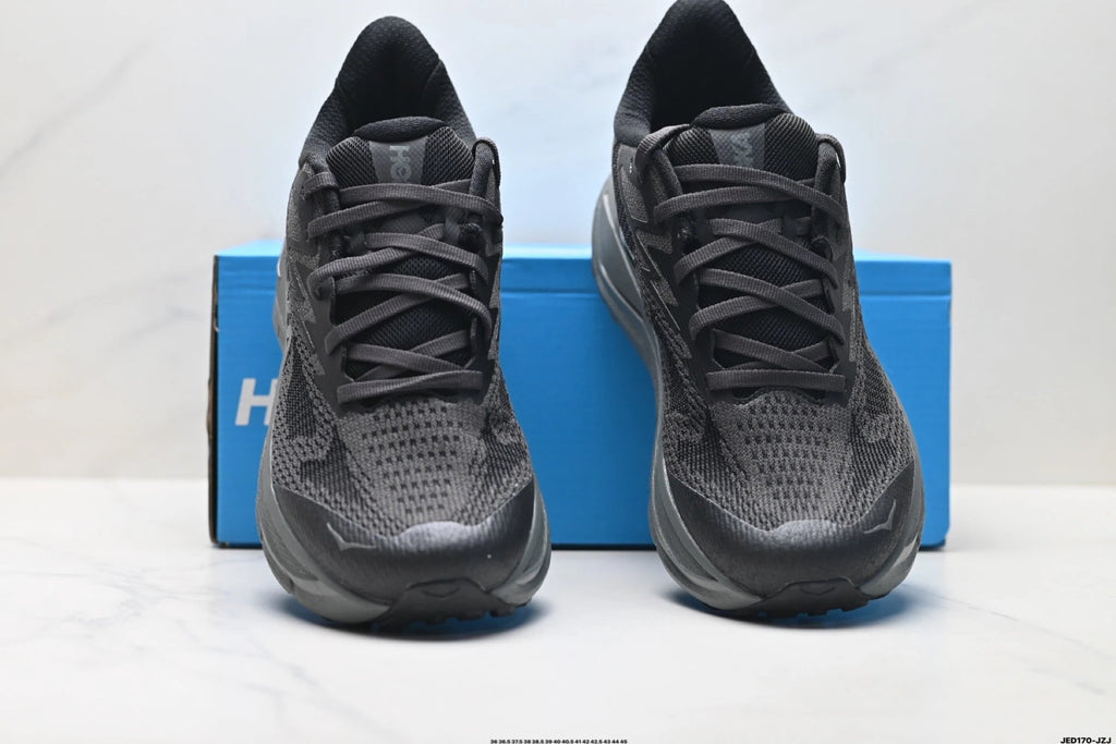 Hoka Challenger 8