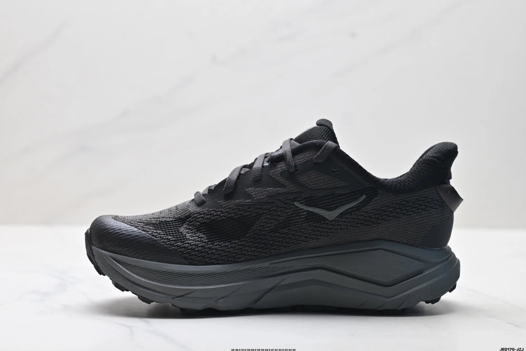 Hoka Challenger 8