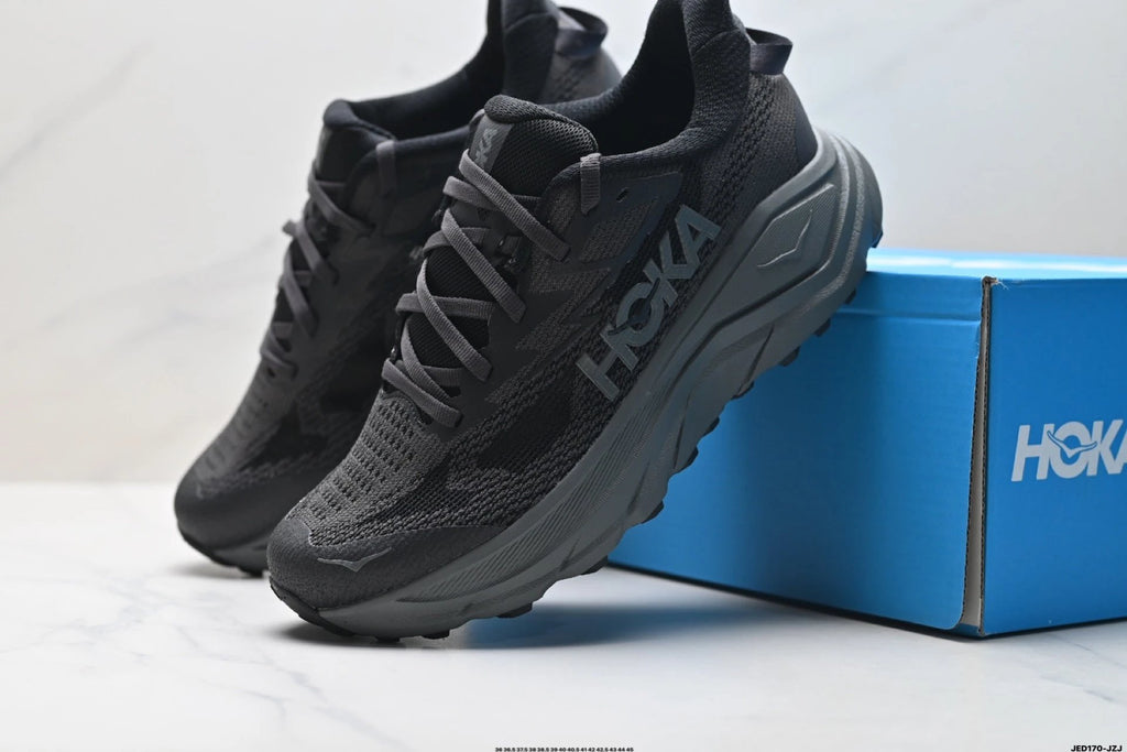 Hoka Challenger 8