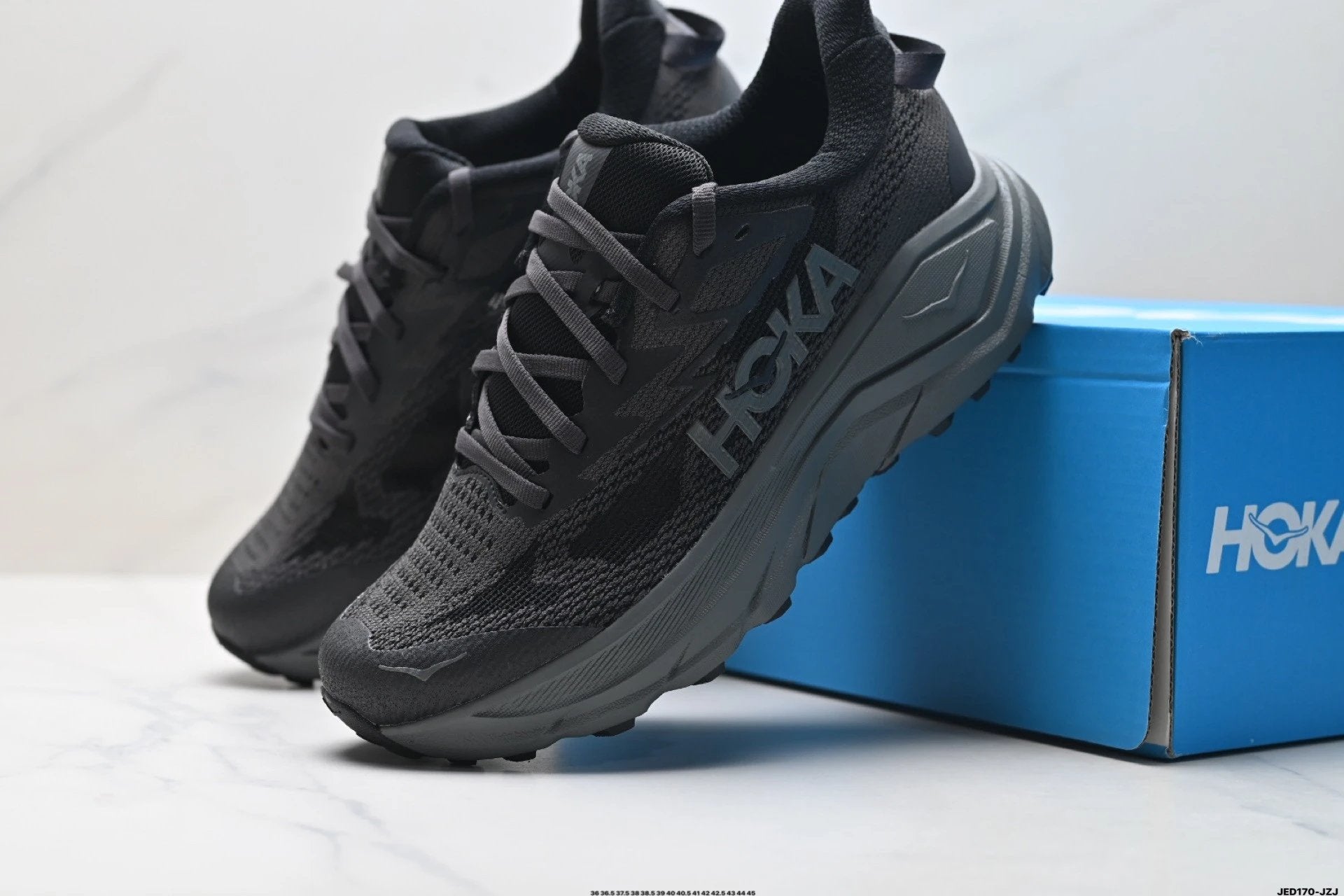 Hoka Challenger 8