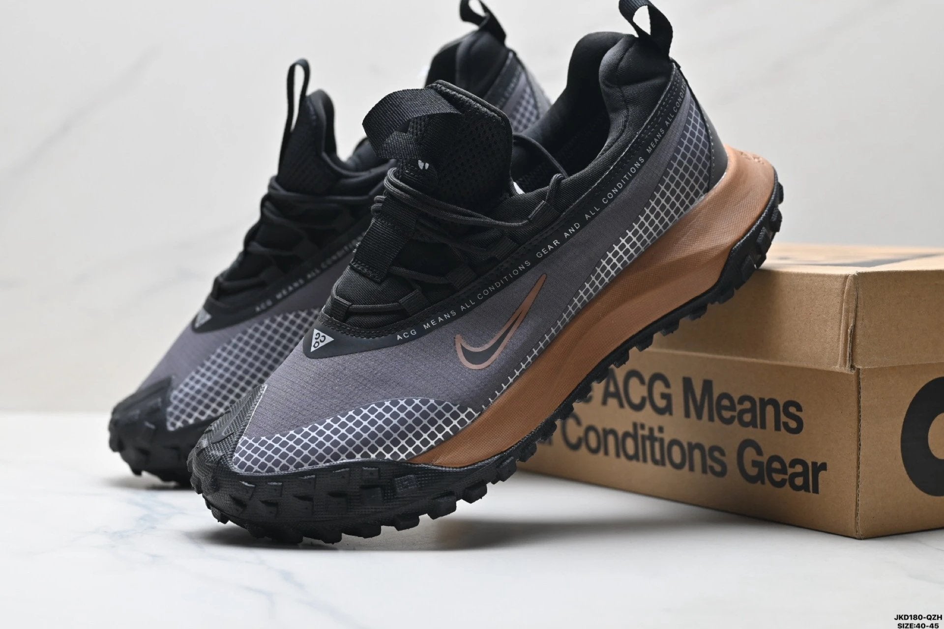 NIKE ACG Mountain Fly Low GTX SE