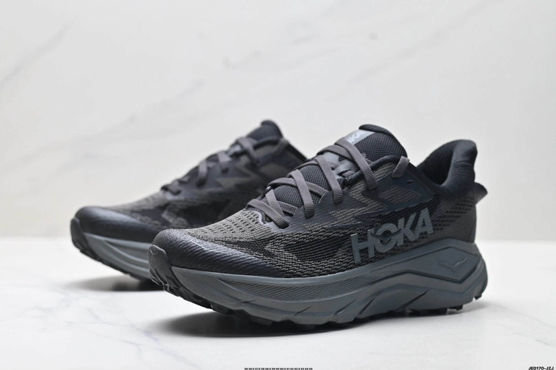 Hoka Challenger 8