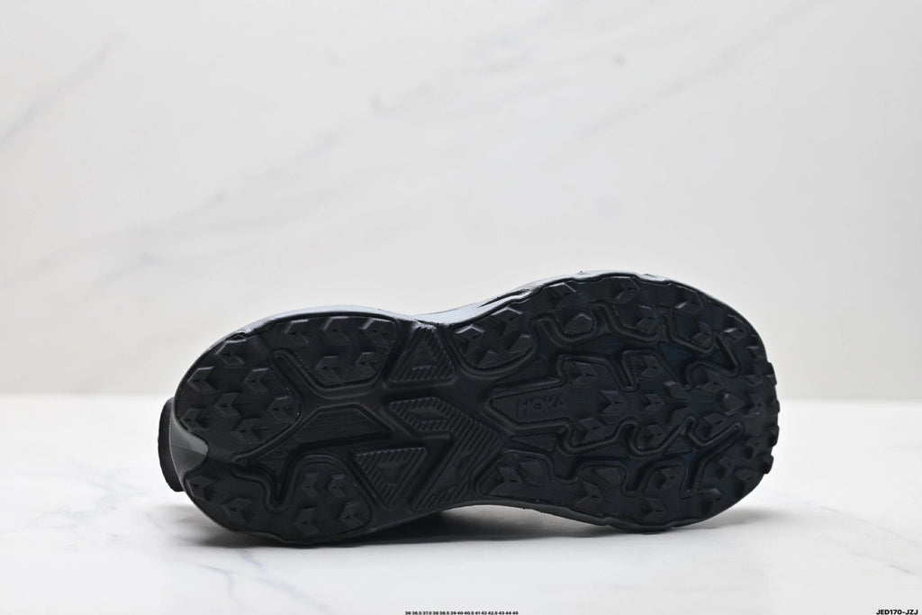 Hoka Challenger 8