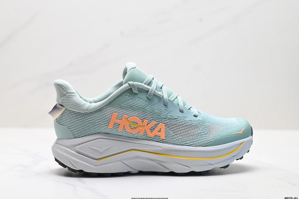 Hoka Challenger 8
