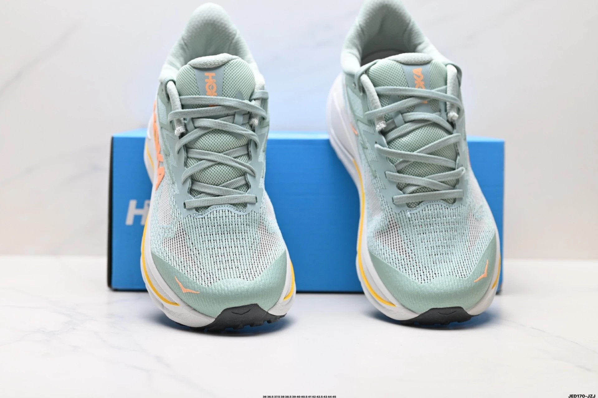 Hoka Challenger 8
